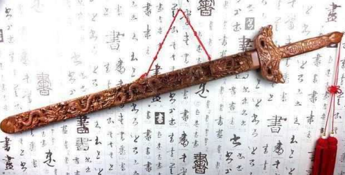 家里摆放兵器型摆设好不好?