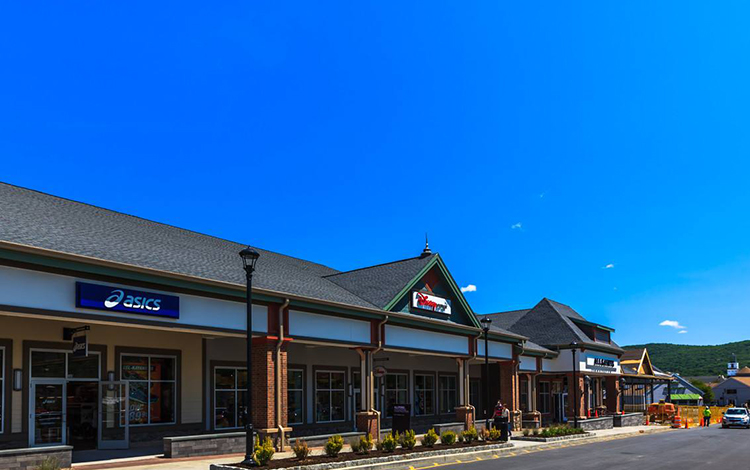 商铺对着湖风水好吗 有利有弊需要权衡