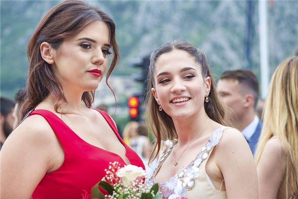 女人头发稀少运势解析