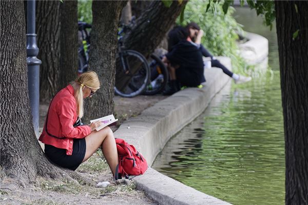 女人拜金有何体相