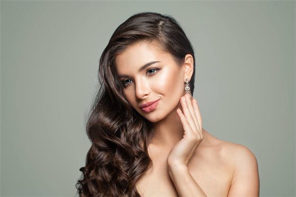 有锁骨的女孩代表什么