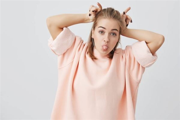 舌头尖的女人代表什么