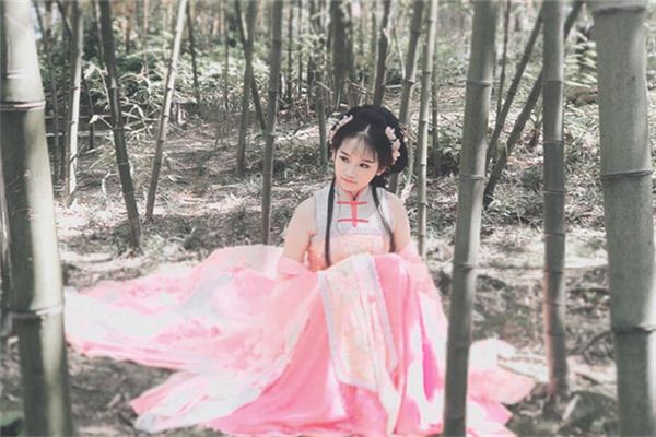 女人额头哪些是吉痣