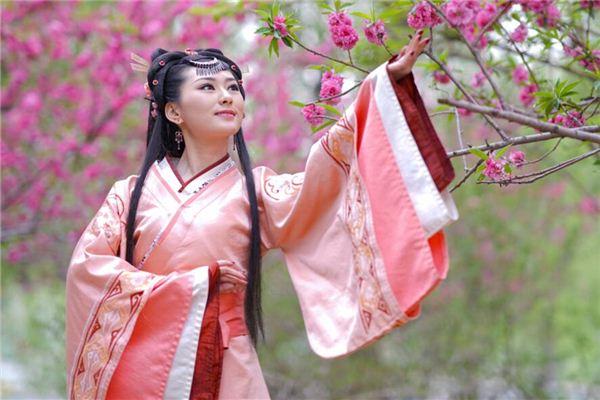 女人背部痣是富贵痣