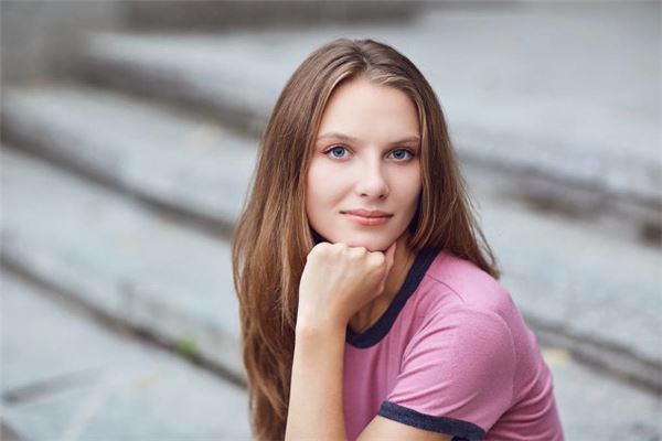 从坐姿研究你的爱情类型