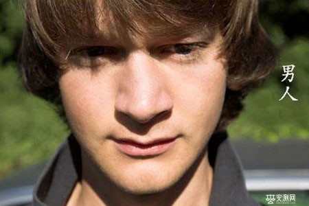 鼻翼宽大的男生更讨女生喜欢吗