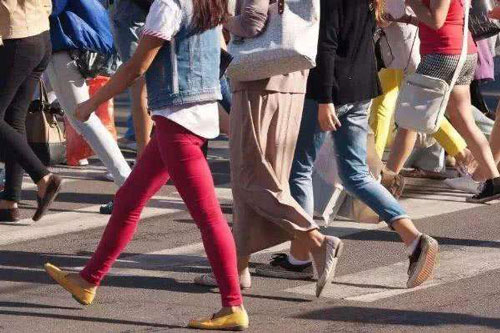 从走路姿势能看出性格吗