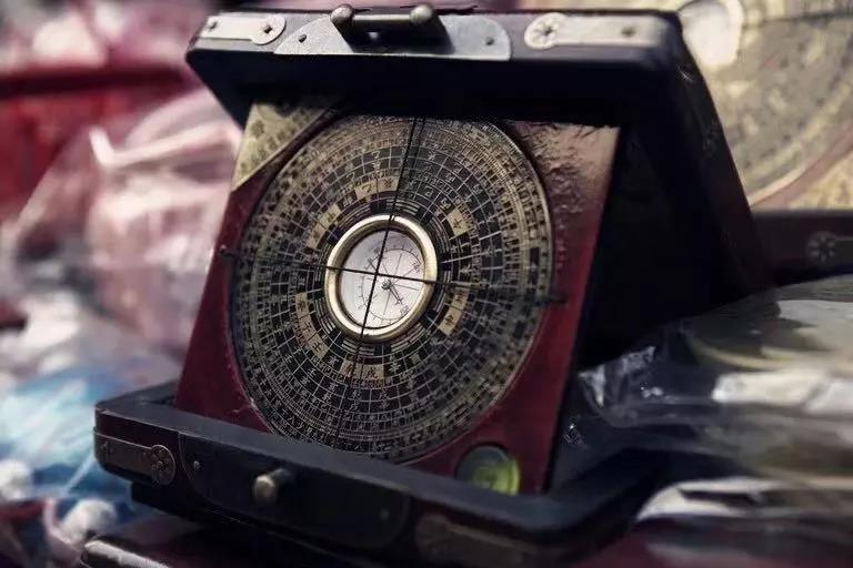 很诡异！左右眼皮跳的真正含义