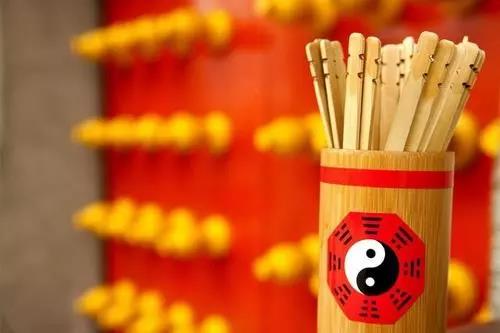 很诡异！左右眼皮跳的真正含义