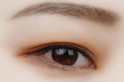 眼睛内双面相的女人有什么优缺点