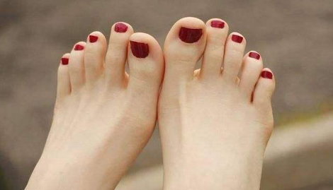 二拇脚趾头长是不孝顺的苦命脚相吗
