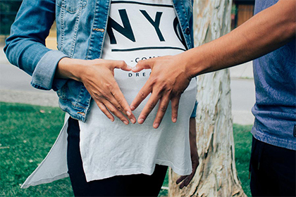 老公属猪老婆属牛2021年怀孕生孩子好吗?几月出生的孩子命好?