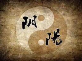 女孩子容易早恋的八字特征